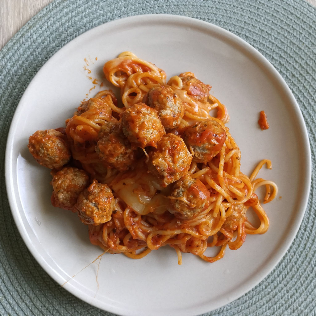  Spaghetti with meatballs